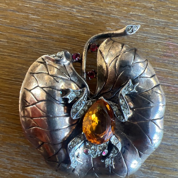 Vintage 1955 Trifari Fur Clip. Frog on a leaf with stones. HTF - Picture 2 of 4